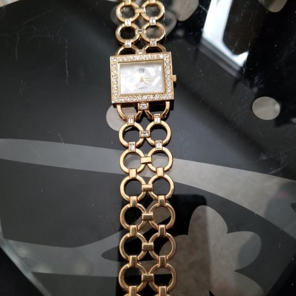 Vintage EJ Quartz Watch - Picture 2 of 4